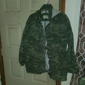 Universal Thread Green Camouflage Jacket